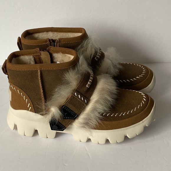 NEW UGG FLUFF Ankle Boot Tan/Brown Size 6 - Picture 5 of 14
